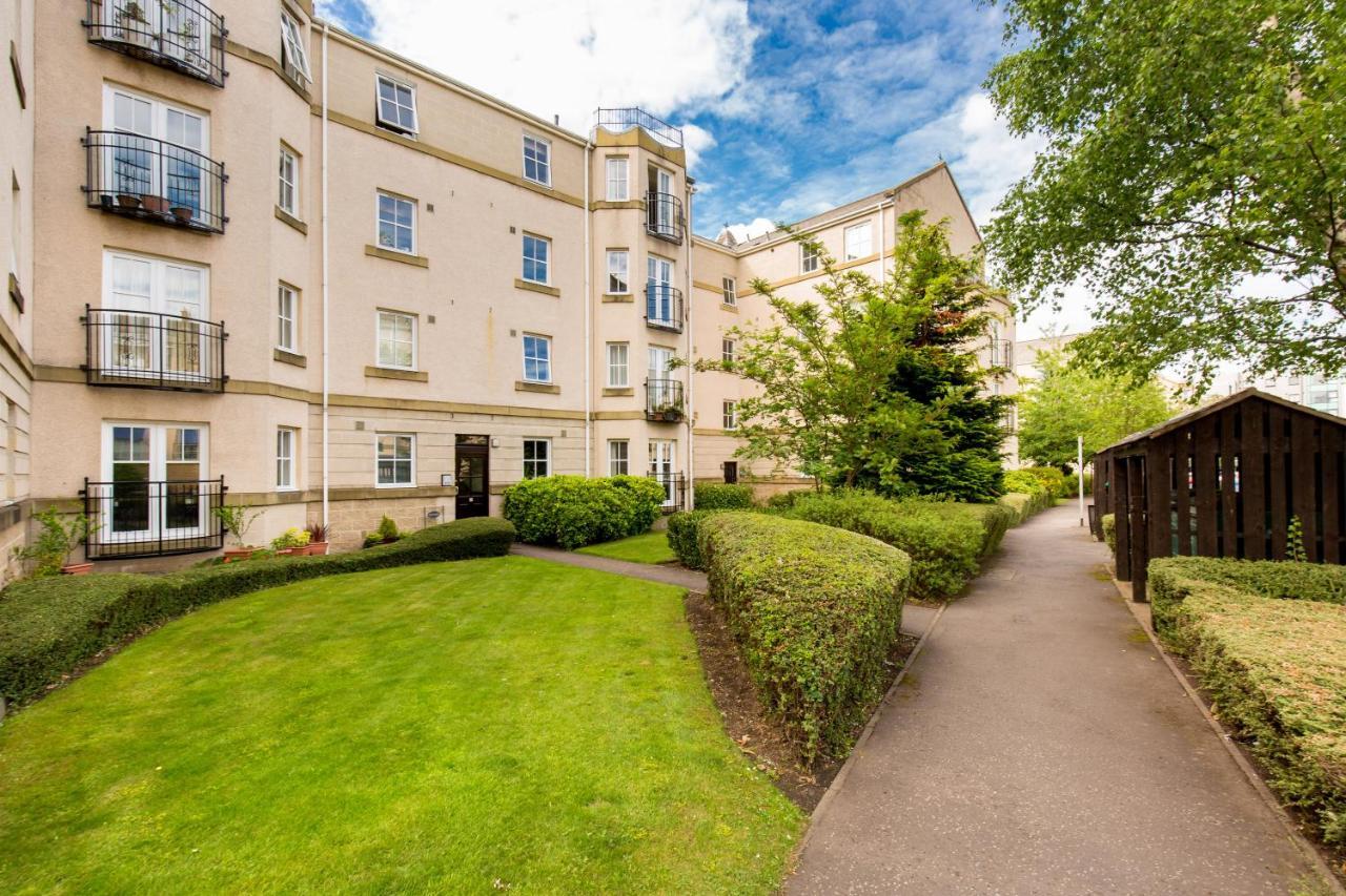 Apartment 415 Lovely And 2 Bedroom With Secure Parking