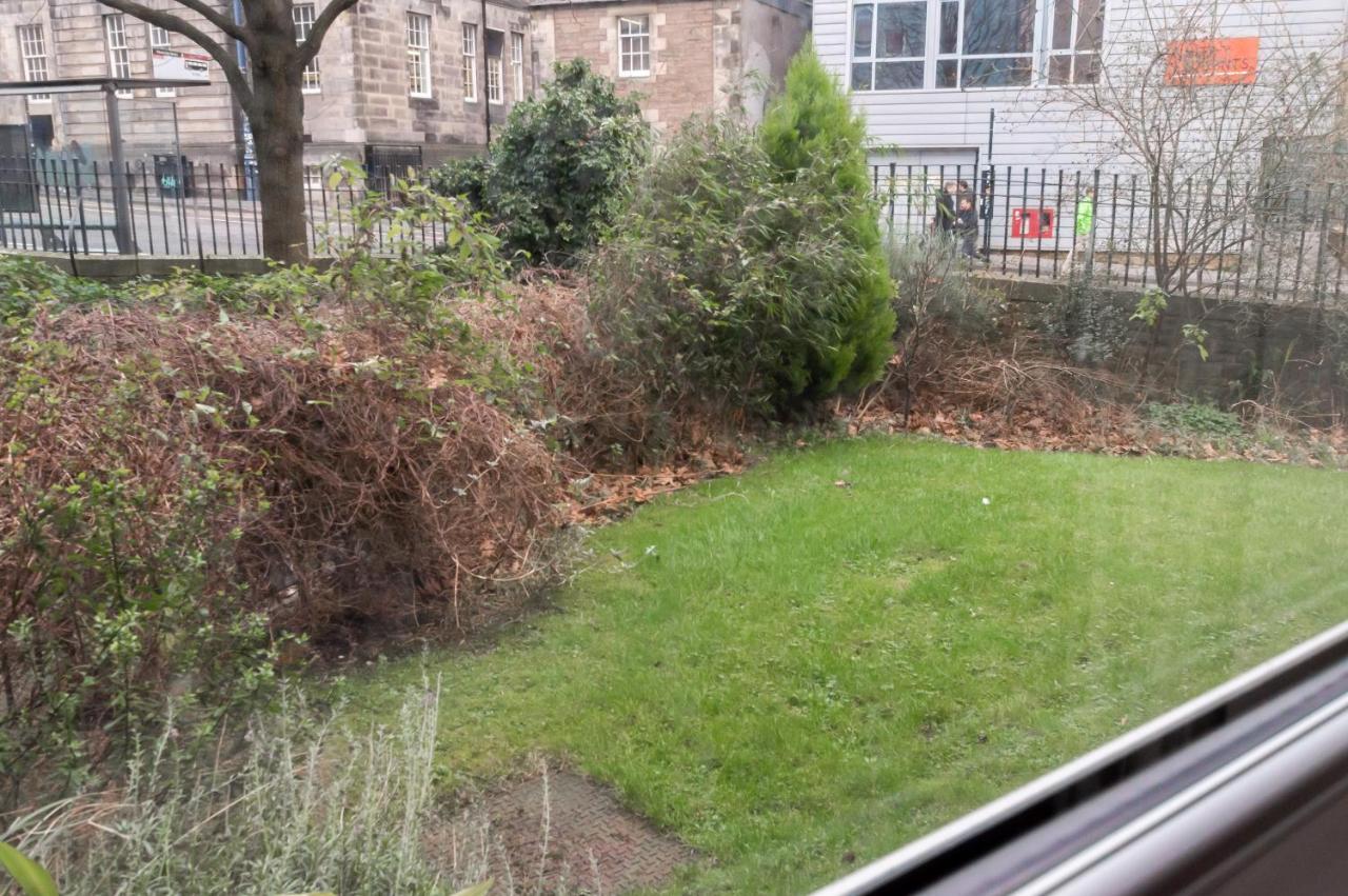 Edinburgh City Centre Aishia/Sakina Apartment EDI