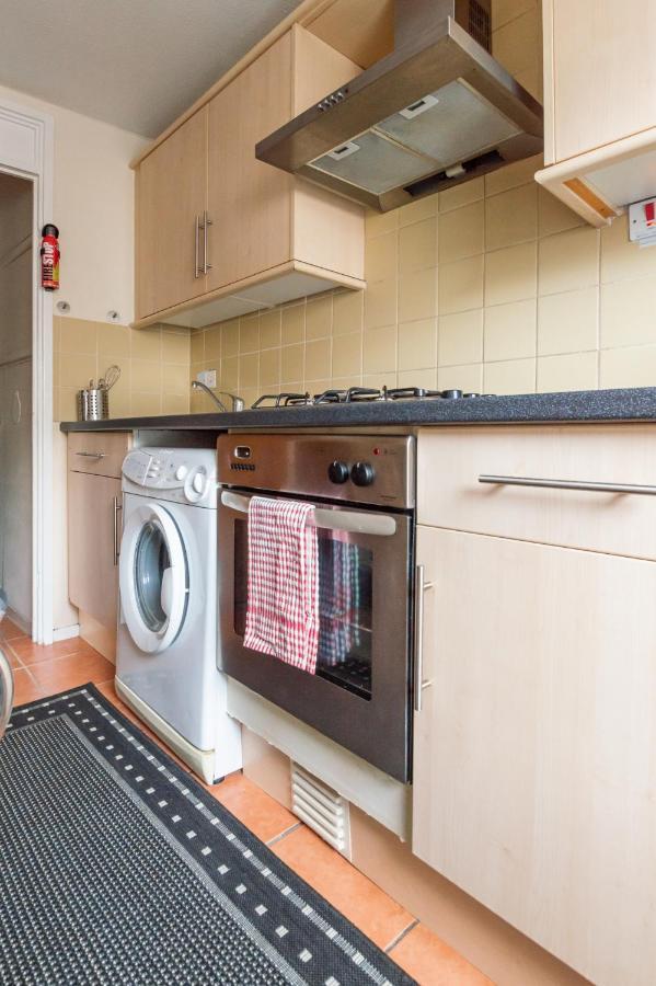 Edinburgh City Centre Aishia/Sakina Apartment EDI