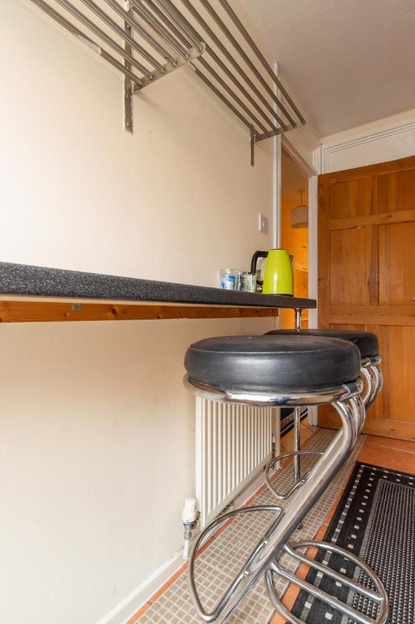 Edinburgh City Centre Aishia/Sakina Apartment * EDI