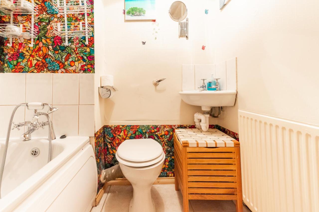 Edinburgh City Centre Aishia/Sakina Apartment Apartment