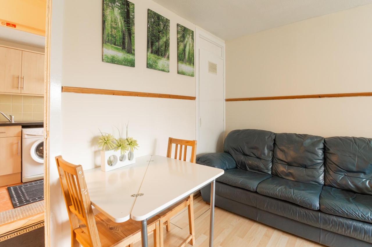 Edinburgh City Centre Aishia/Sakina Apartment EDI