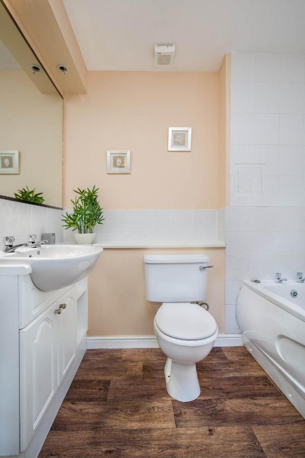 Dicksonfield Groud Floor Apartment