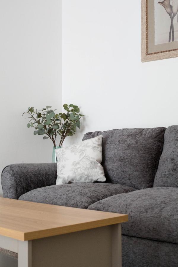 Dicksonfield Groud Floor Apartment