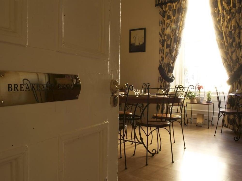 Hanover House 3*