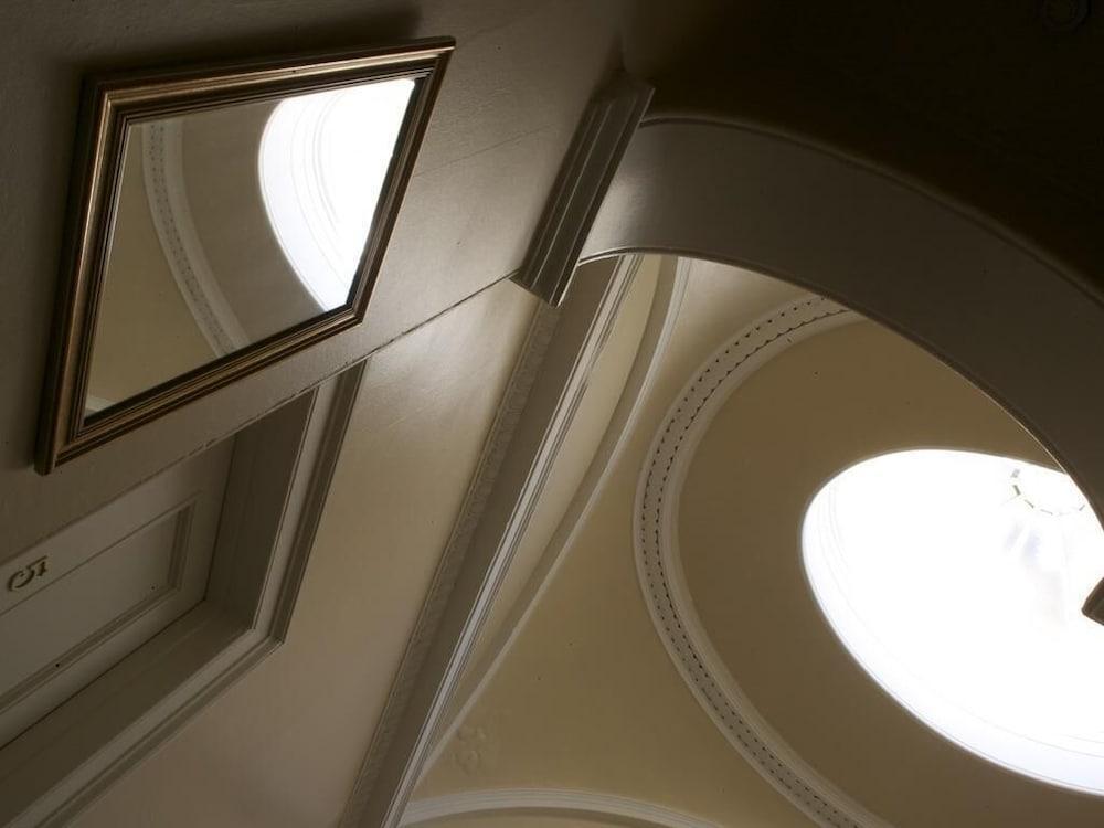 Hanover House Hotel 3*