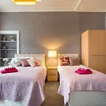 Stunning 2-Bed Apartment In Central Edinburgh
