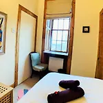 F2 Charming City Centre Apartment Full Of Character