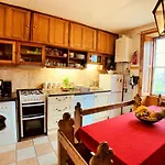 F2 Charming City Centre Apartment Full Of Character