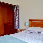 Comfortable 2 Bed Apartment In Blackford