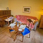 1 Bedroom Thistle Street Apartment