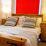 1 Bedroom Thistle Street Apartment