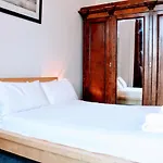 Traditional Apartment Oer The Meadows