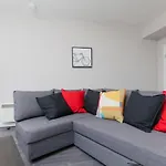Stylish Royal Mile Apartment With Balcony