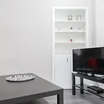Stylish Royal Mile Apartment With Balcony