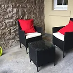 Stylish Royal Mile Apartment With Balcony