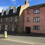 Bright Spacious Flat Near Royal Mile