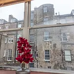 Pass The Keys 2 Beds Flat With Private Entrance In City Centre - Sleeps 4