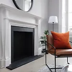 Joivy Luxurious Apt On Notable George Street