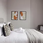 Joivy Luxurious Apt On Notable George Street
