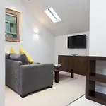 Joivy Contemporary And Vibrant 1Br Flat Near Princes Street