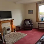 Large 3 Bedroom Apartment/Flat In Ideal Location