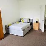 Simple 2Bed Flat In Edinburgh.
