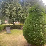 Lovely 2 Bedroom With Private Garden
