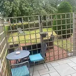 Lovely 2 Bedroom With Private Garden
