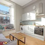 City Centre 1-Bed Flat, Sleeps 3