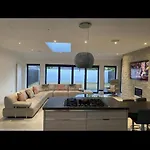 Perfect 4 Bedroom 2 Bathroom Home