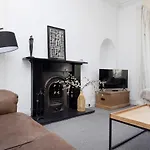 Joivy Delightful Flat With Parking