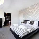 Joivy Delightful Flat With Parking
