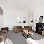 Joivy Delightful Flat With Parking