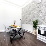 Joivy Delightful Flat With Parking