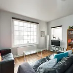 Royal Mile Modern Apartment