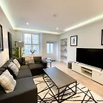 Modern 3 Bedroom Apartment, West End