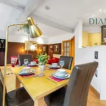 1 Bed Apartment, Edinburgh Royal Mile - Diamond Short Lets