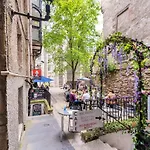 Unique 2 Bedroom Castle Suite Apartment - Near Edinburgh Castle & Royal Mile
