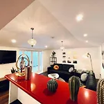 Luxe 4 Bedroom City Centre House