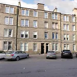 Edinburgh Luxury Central Apartment ✰ Sleeps 6 ✰ Free Parking