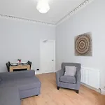 Edinburgh Luxury Central Apartment ✰ Sleeps 6 ✰ Free Parking