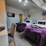Lauderville Guest House