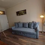 2 Bedrooms Flat Central Edinburgh, Sleeps 6, In The Shadow Of Holyrood Park And Arthur\'S Seat With Free Parking, Two Bed Rooms