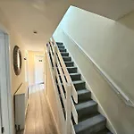 4 Bed House With 6 Beds