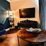Boutique Apartment On Royal Mile - Sleeps 4
