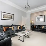 The Gait At Hill Square Suites