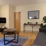 Edmonstone Suite Old Town