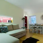 Cosy 2 Bedroom Apartment In Heart Of The City