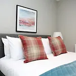 Altido Stunning 2Br Apt With Private Entrance In New Town